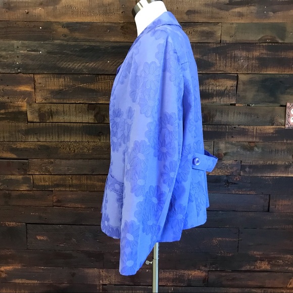 Sag Harbor 3 Button Jacket - Picture 3 of 7